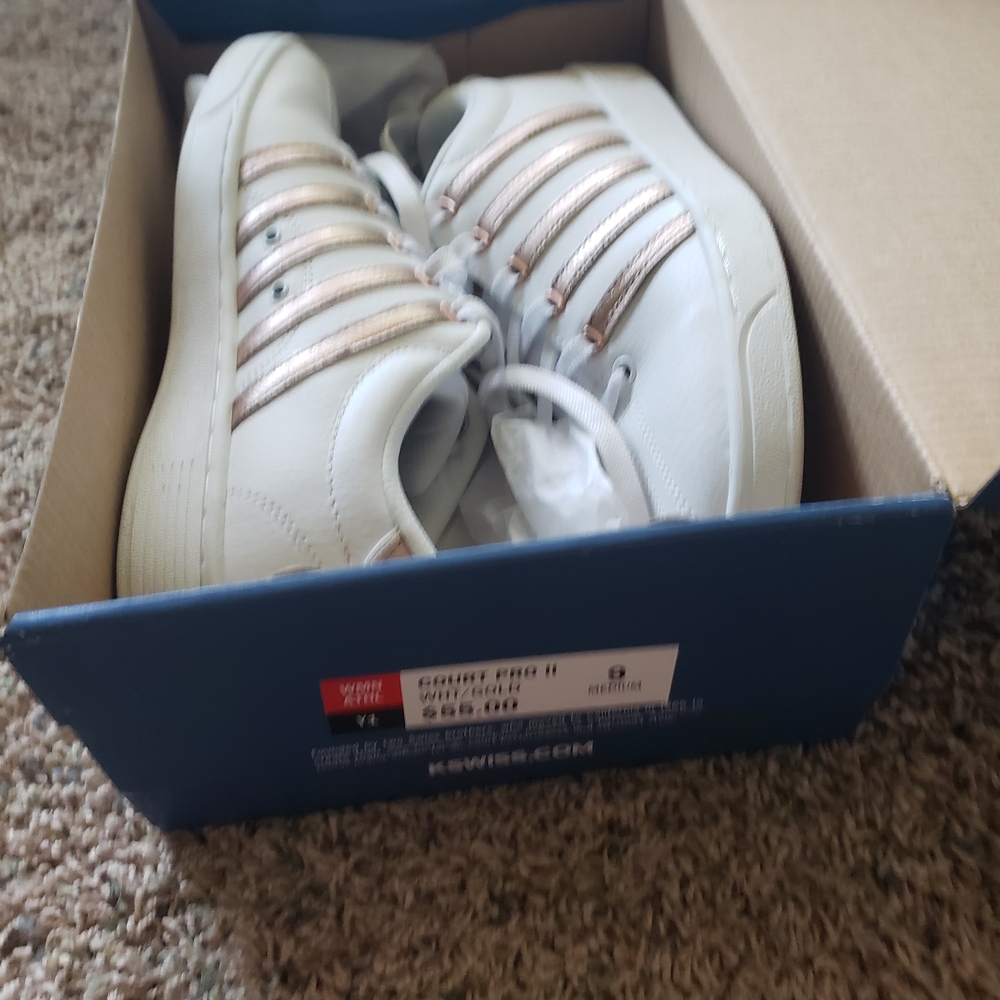K-Swiss Women's Shoes w Rose Gold Stripes
